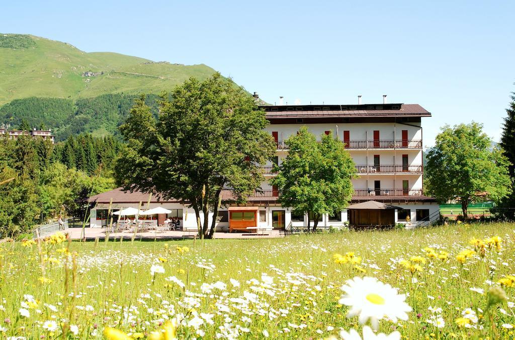 Sport & Family Hotel Bucaneve Brentonico Exterior photo