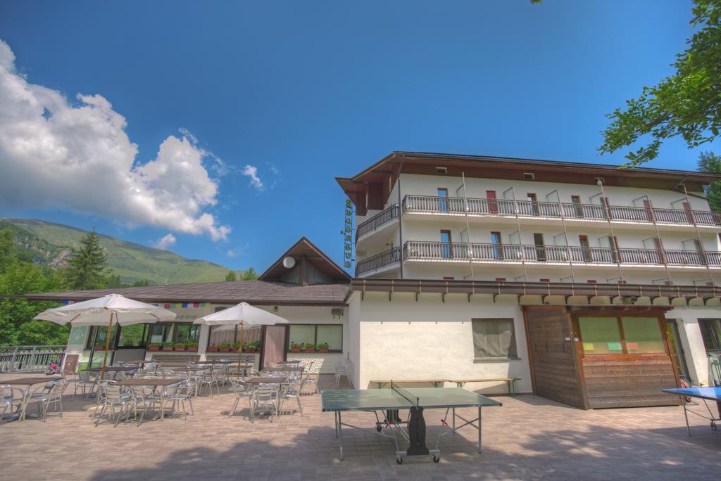 Sport & Family Hotel Bucaneve Brentonico Exterior photo