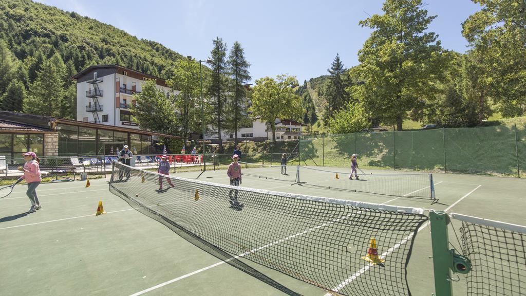Sport & Family Hotel Bucaneve Brentonico Exterior photo